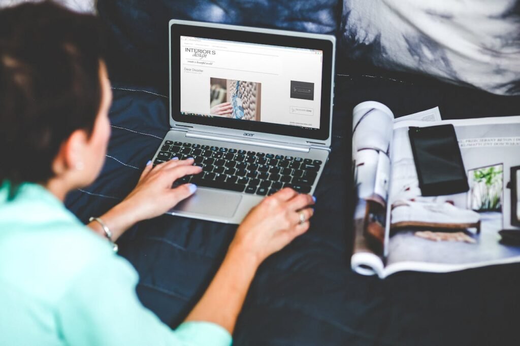 hands-woman-laptop-working-6356.jpg